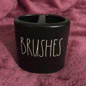 Brushes Holder in black Rae Dunn